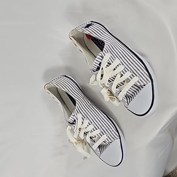 Polo by Ralph Lauren Canvas Shoes - Picture 5 of 9